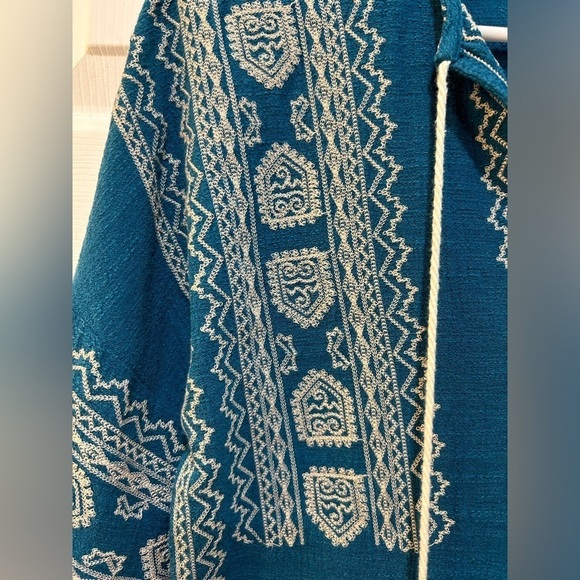 Women's Heavily Embroidered Popover Tulip Sleeve Boho Tassel V-Neck Blouse Sz S - Picture 4 of 9
